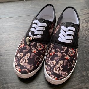 Bradford Exchange Mickey and Minnie Kiss shoes. Never worn. Size women’s US 8.